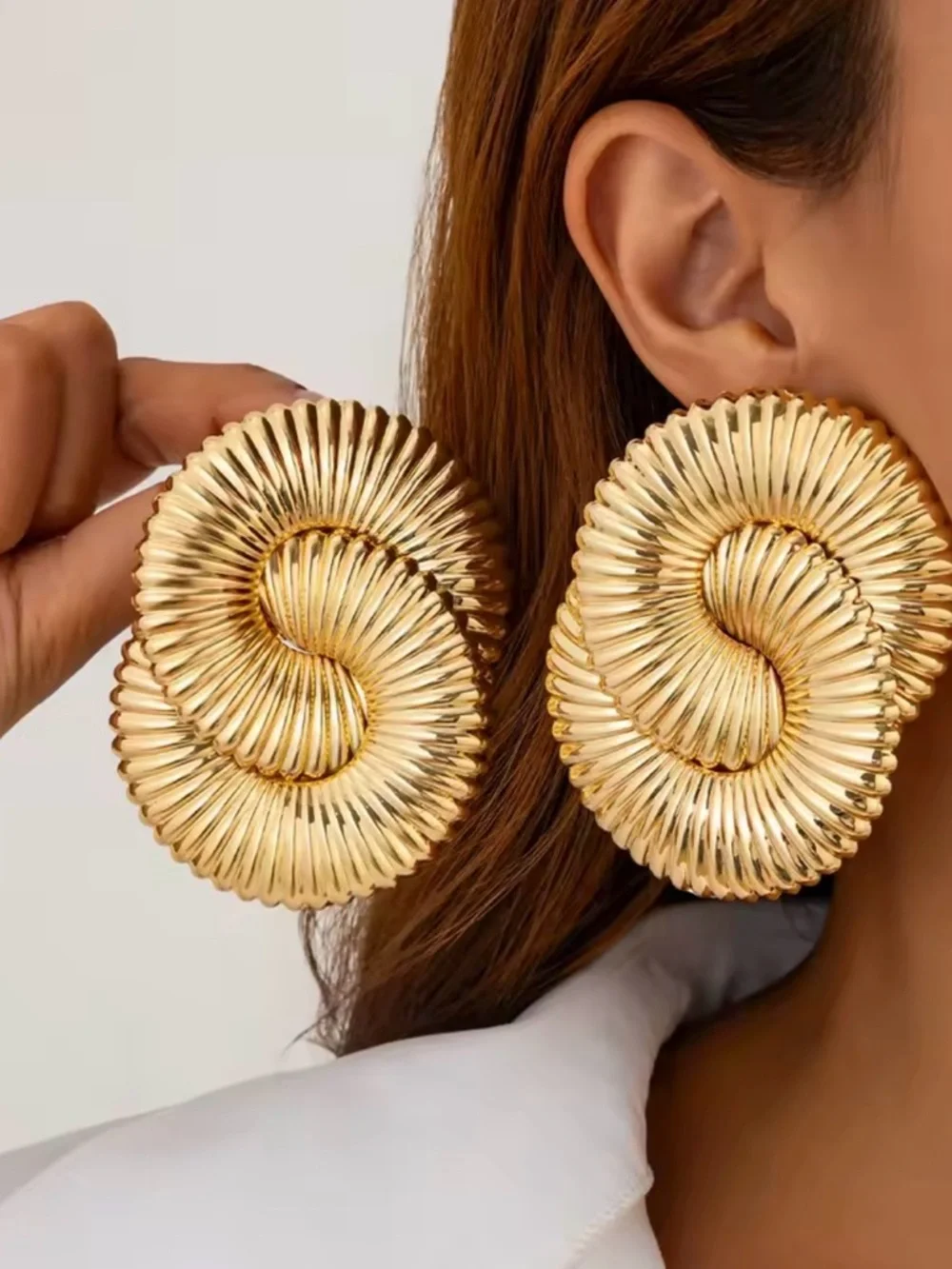 Exaggerated Gold Twisted Oval Statement Earrings - Picture 3 of 3